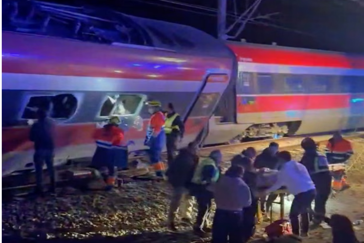 Qatarların relsdən çıxması nəticəsində ölənlərin sayı 39-a çatıb