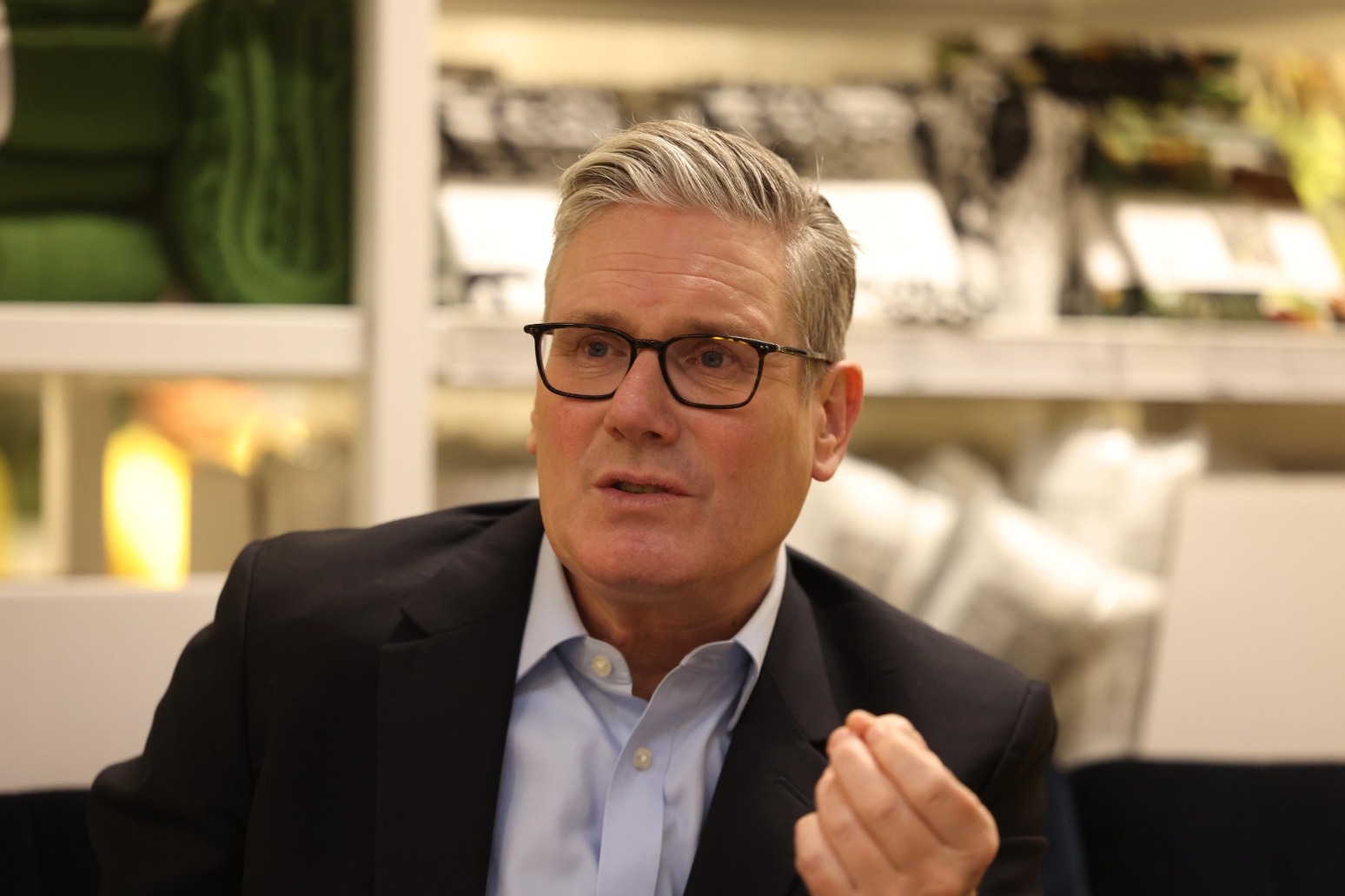 İngiltərə lideri Trumpın siyasət hədələrini tənqid etdi