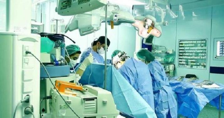 Tibb universitetinə daxil olmaq üçün ayağını kəsdi