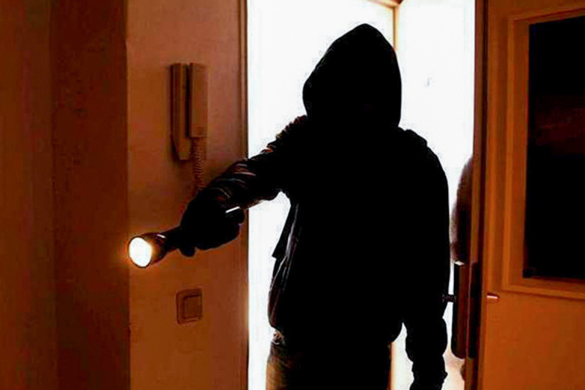 Evdən 10 min manatlıq cehizlik əşyalar oğurlayan şəxs saxlanılıb