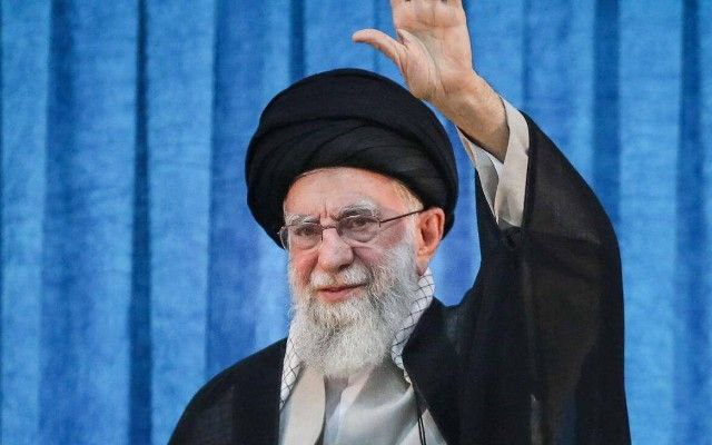 Xamenei bunu 47 ildə ilk dəfə etdi