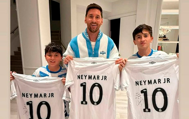 Neymar Messiyə xüsusi hədiyyə göndərib