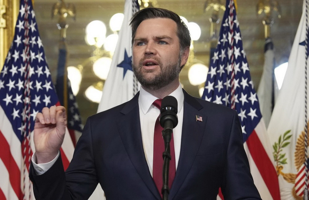 Vens İrəvana ilk addımı Azərbaycan xalçasına atıb