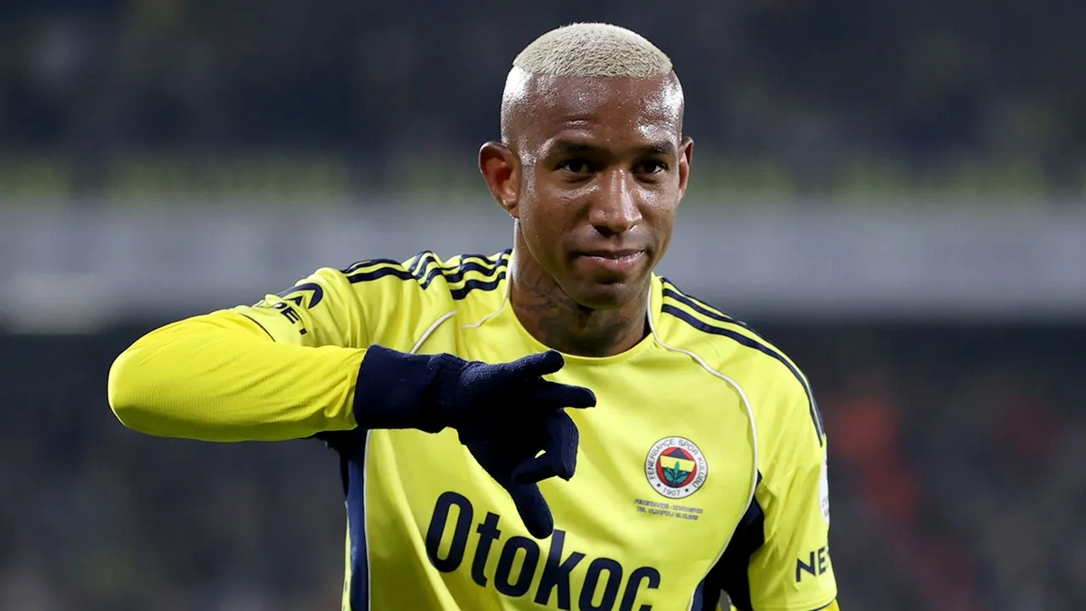 Türkiyə Superliqası: Fənərbağça Trabzonsporu 3:2 hesabı ilə məğlub etdi