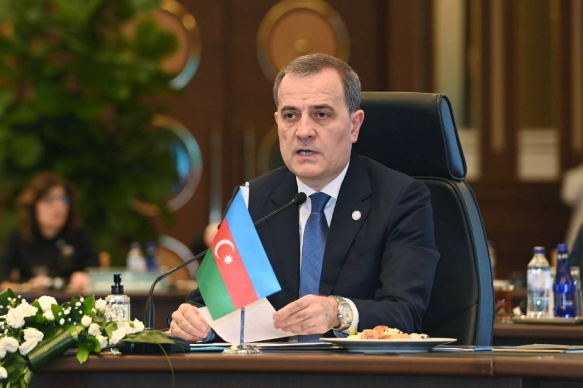 Bayramov həmkarları ilə danışıb